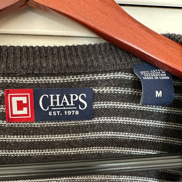 Chaps Men's V-Neck Sweater in Black and White Stripes - Picture 2 of 8